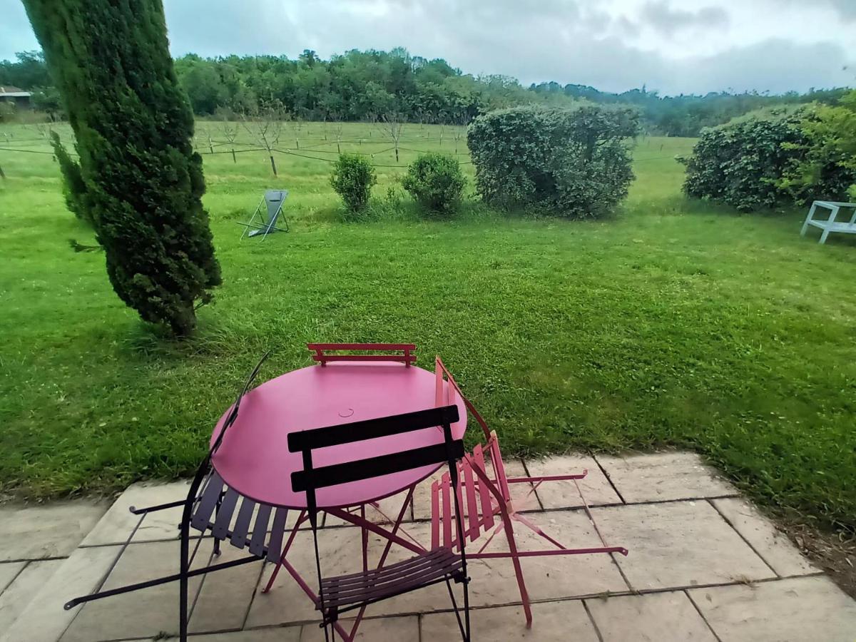 Hotel au bonheur du cedre à Saint-Lattier Extérieur photo